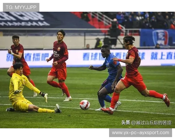 上海申花拉唐边路助攻锋线射门：一次完美的团队演练