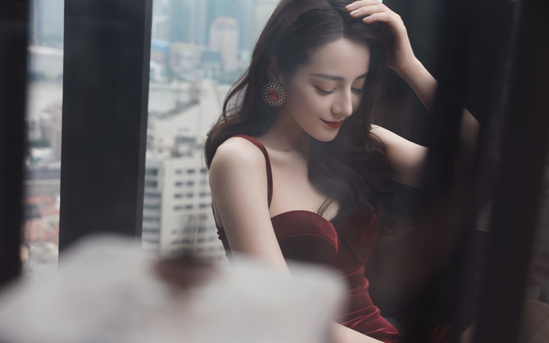 AYX官网-前国手现身公益赛现场指导小球员传授实战技巧经验