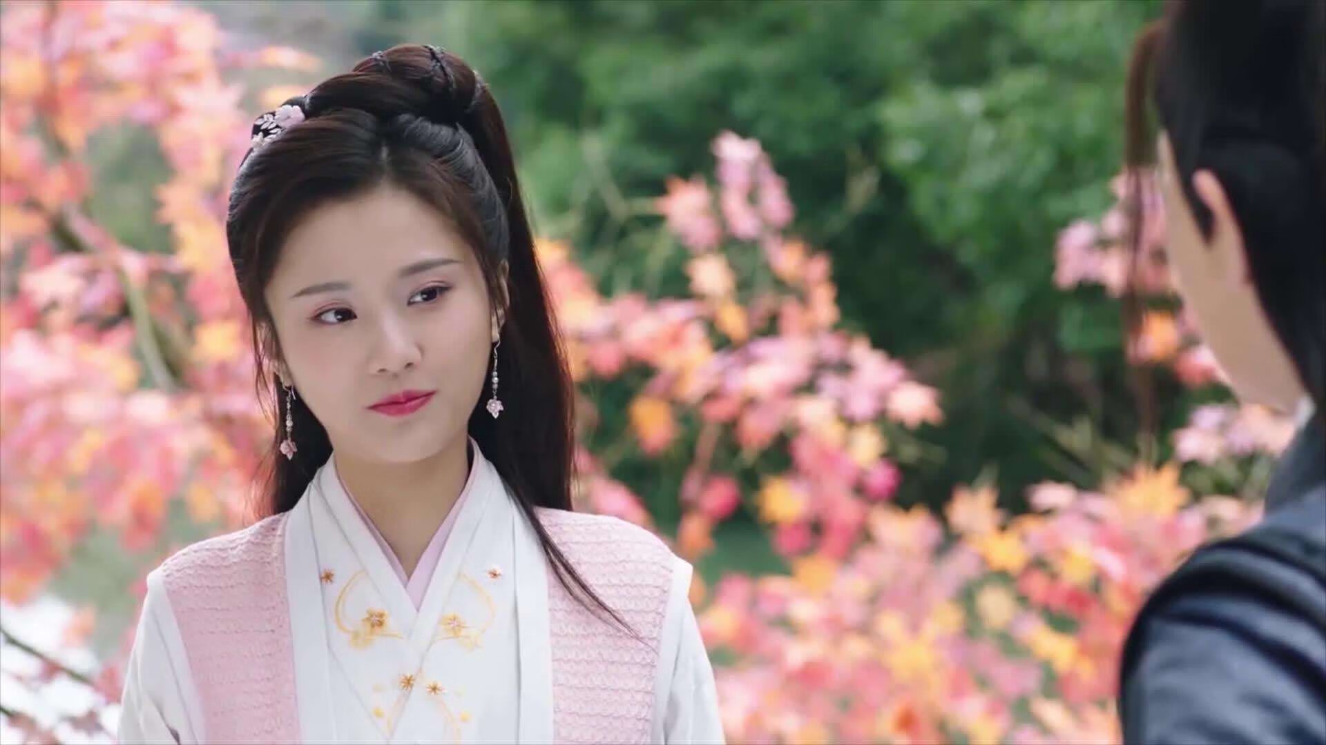 爱游戏娱乐-新规则正式实施球员与裁判适应期成为比赛控制的关键，规定裁判员与谁一起控制比赛