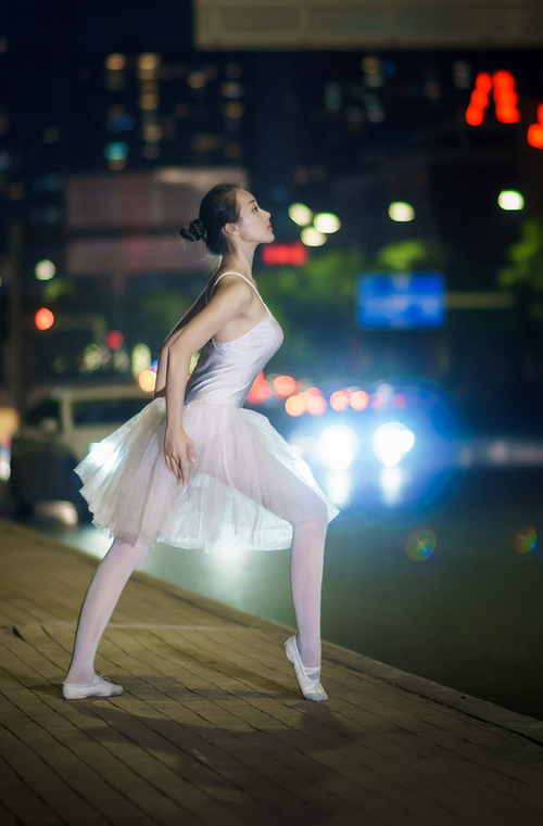 爱游戏app-波尔曼的持球突破力与传球精准度，成为袋鼠队制胜关键，波尔兹曼